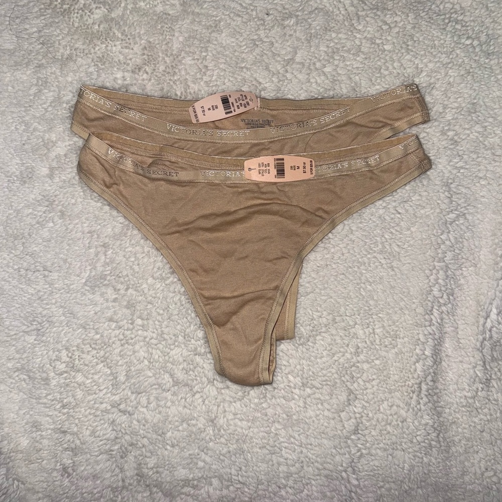 2 VTG 100% cotton. Victoria's Secret' Low Rise thong. NWT. MED